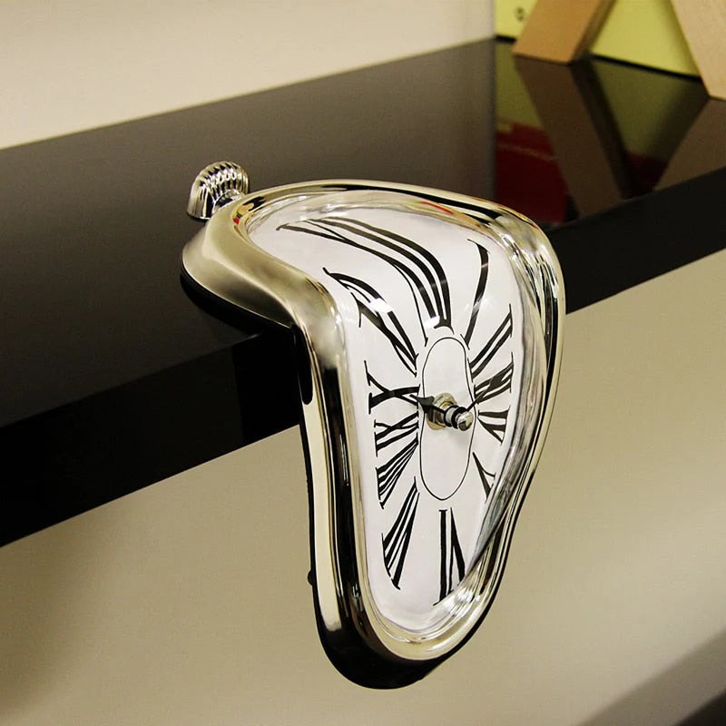 Schmelzende Regal-Uhr – Moderne Optische Täuschung Tisch-Deko