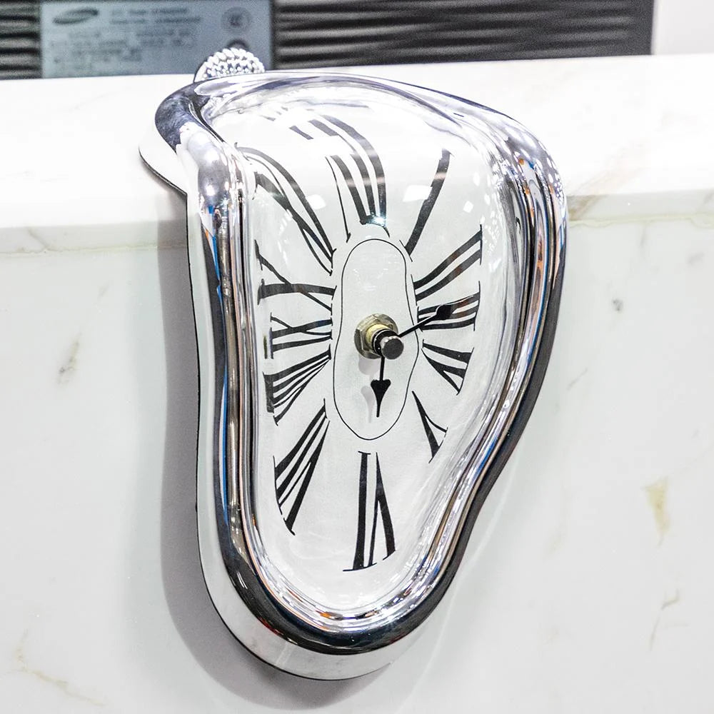 Schmelzende Regal-Uhr – Moderne Optische Täuschung Tisch-Deko