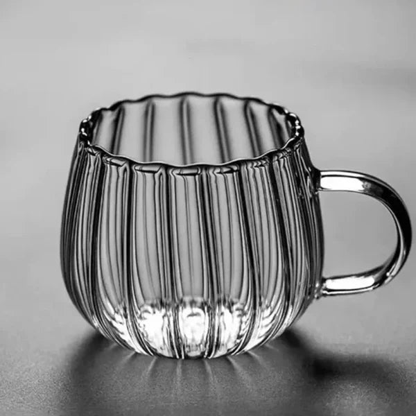 Die LumiRuffle Kollektion – Handgefertigtes Kaffeetassenset aus geriffeltem Glas